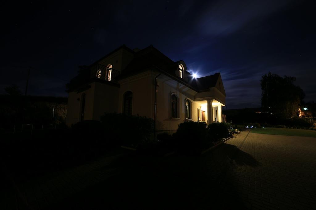 Prestige Bed & Breakfast Wierzchowisko Luaran gambar